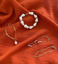 Ladda upp bild till gallerivisning, FIGARO PEARL BRACELET