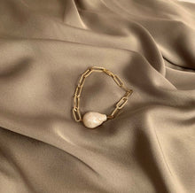 Ladda upp bild till gallerivisning, BIG BAROQUE BRACELET