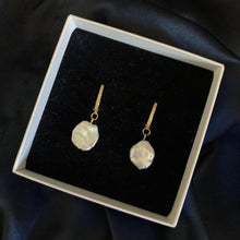 Ladda upp bild till gallerivisning, GLOWING COIN HOOPS