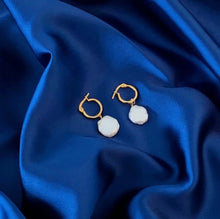 Ladda upp bild till gallerivisning, PEARL COIN HOOPS