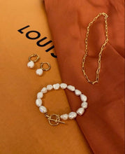 Ladda upp bild till gallerivisning, CLASSIC PEARL HOOPS