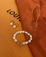 Ladda upp bild till gallerivisning, PEARL TOGLE BRACELET