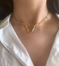 Ladda upp bild till gallerivisning, SCREWED HEART NECKLACE