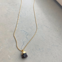 Ladda upp bild till gallerivisning, GARNET GEM NECKLACE