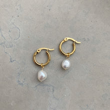 Ladda upp bild till gallerivisning, Valbara Pärlberlocker Örhänge (Pearls 2 Match)