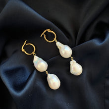 Ladda upp bild till gallerivisning, DOUBLE UP PEARL EARRINGS