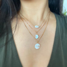 Ladda upp bild till gallerivisning, SIDE PEARL NECKLACE - Sample Sale