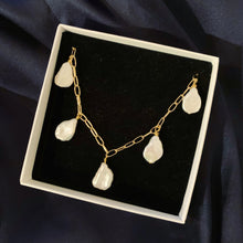 Ladda upp bild till gallerivisning, CHUNKY PEARL NECKLACE