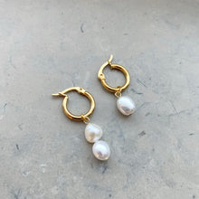 Ladda upp bild till gallerivisning, DOUBLE ONE PEARL HOOPS