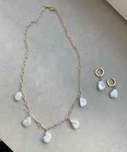 Ladda upp bild till gallerivisning, CHUNKY PEARL NECKLACE