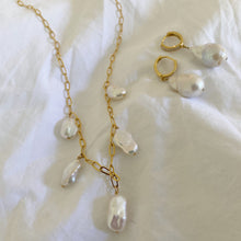 Ladda upp bild till gallerivisning, BLINGING BAROQUE EARRINGS