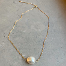Ladda upp bild till gallerivisning, SIDE PEARL NECKLACE - Sample Sale