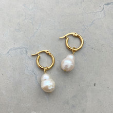 Ladda upp bild till gallerivisning, Valbara Pärlberlocker Örhänge (Pearls 2 Match)