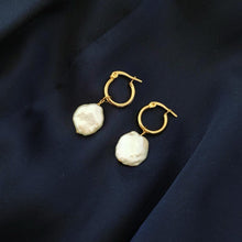 Ladda upp bild till gallerivisning, PEARL COIN HOOPS
