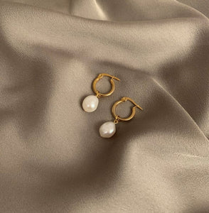 CLASSIC PEARL HOOPS