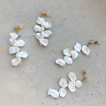 Ladda upp bild till gallerivisning, KESHI PEARL EARRINGS
