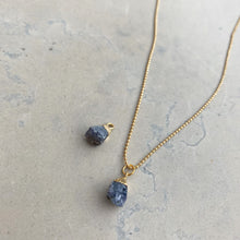 Ladda upp bild till gallerivisning, IOLITE GEM NECKLACE
