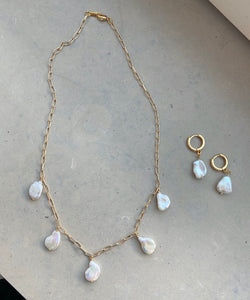 CHUNKY PEARL NECKLACE