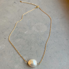 Ladda upp bild till gallerivisning, SIDE PEARL NECKLACE - Sample Sale
