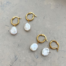 Ladda upp bild till gallerivisning, PEARL COIN HOOPS
