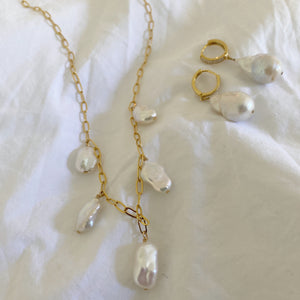 CHUNKY PEARL NECKLACE